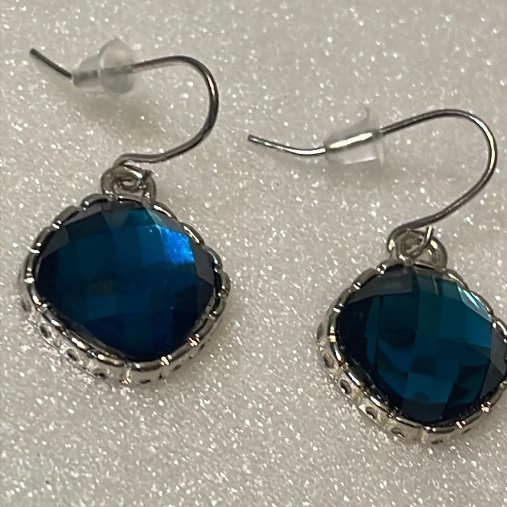 Earrings Montana Deep Blue silver tone Faceted Dangle jewelry